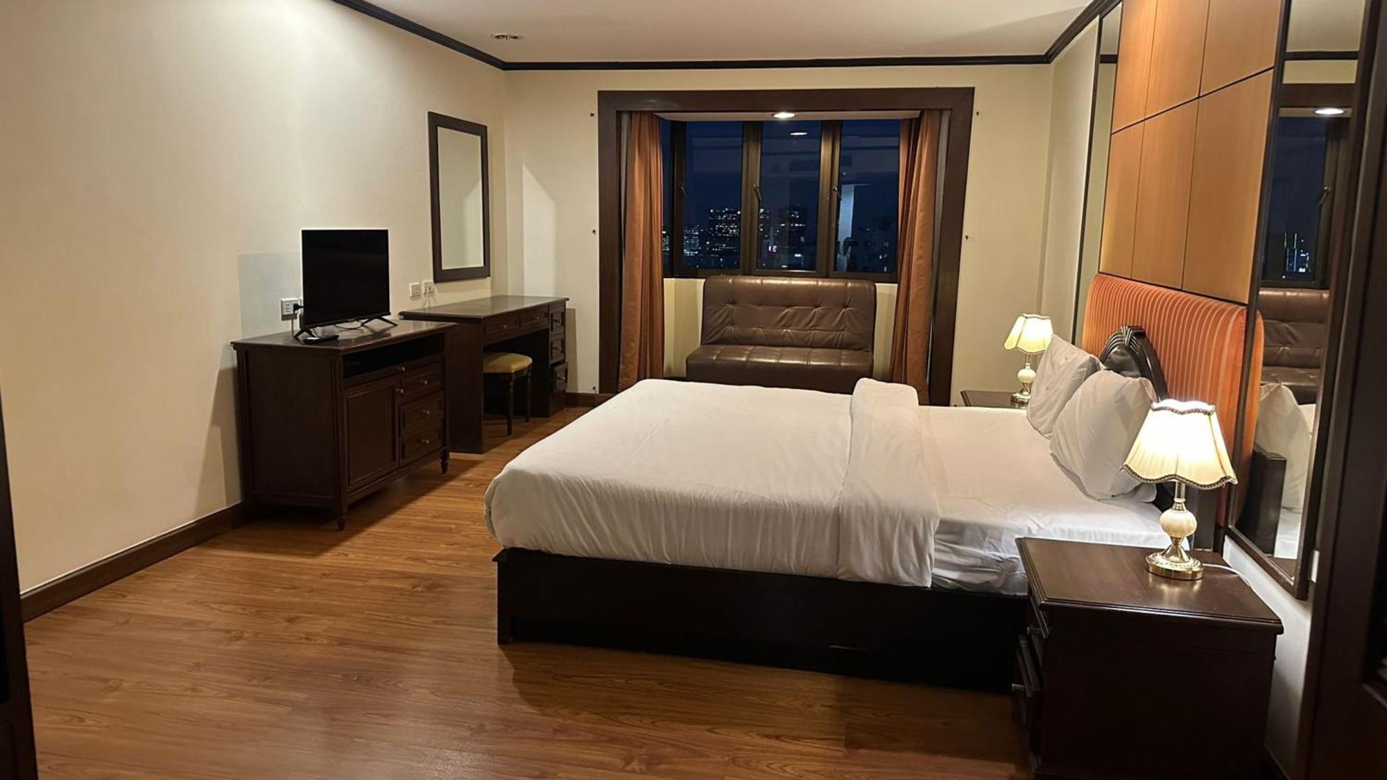 Affordable Serviced Apartments In Nana Omni Tower - Prime Sukhumvit Location กรุงเทพมหานคร ภายนอก รูปภาพ