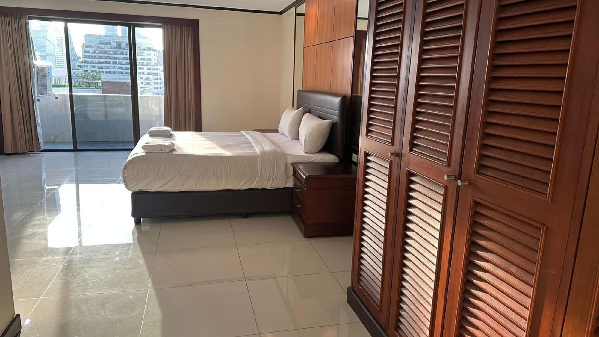 Affordable Serviced Apartments In Nana Omni Tower - Prime Sukhumvit Location กรุงเทพมหานคร ภายนอก รูปภาพ