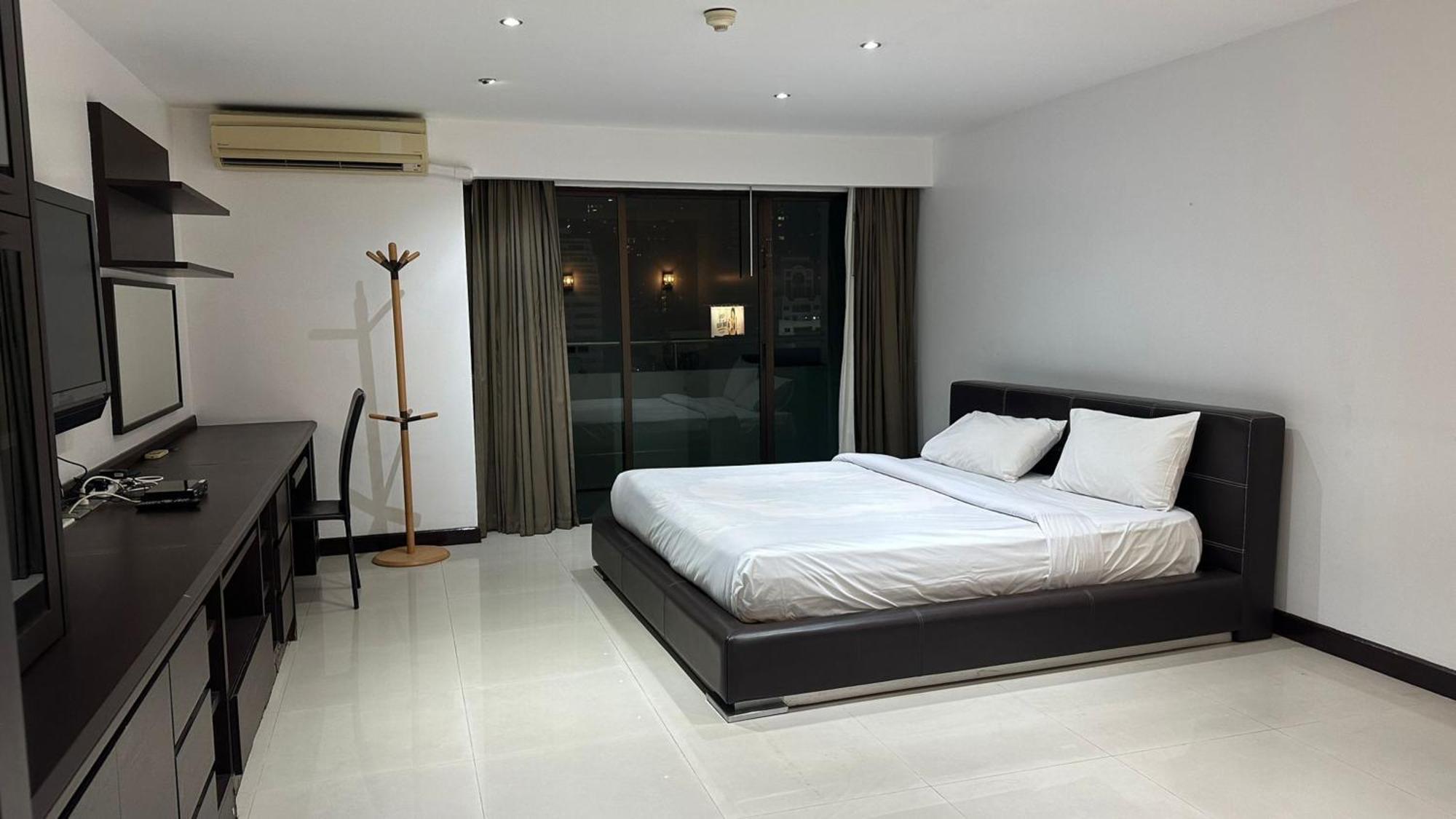 Affordable Serviced Apartments In Nana Omni Tower - Prime Sukhumvit Location กรุงเทพมหานคร ภายนอก รูปภาพ