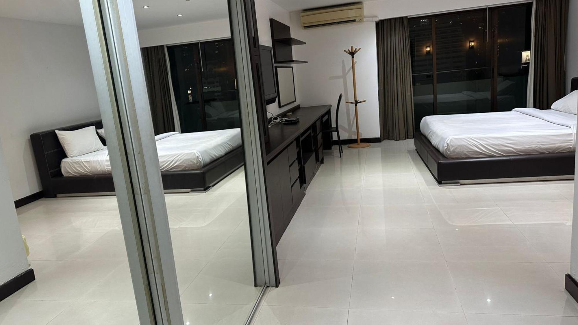 Affordable Serviced Apartments In Nana Omni Tower - Prime Sukhumvit Location กรุงเทพมหานคร ภายนอก รูปภาพ