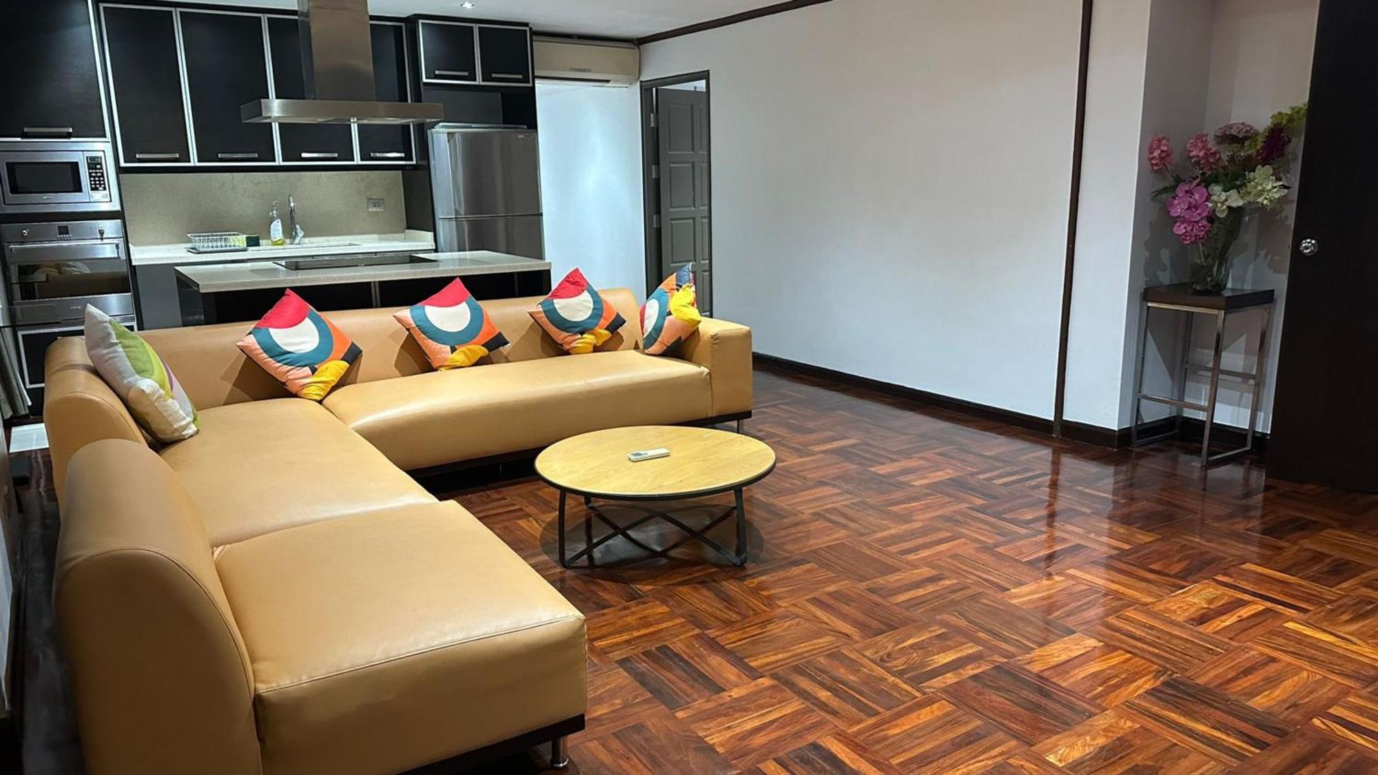 Affordable Serviced Apartments In Nana Omni Tower - Prime Sukhumvit Location กรุงเทพมหานคร ภายนอก รูปภาพ