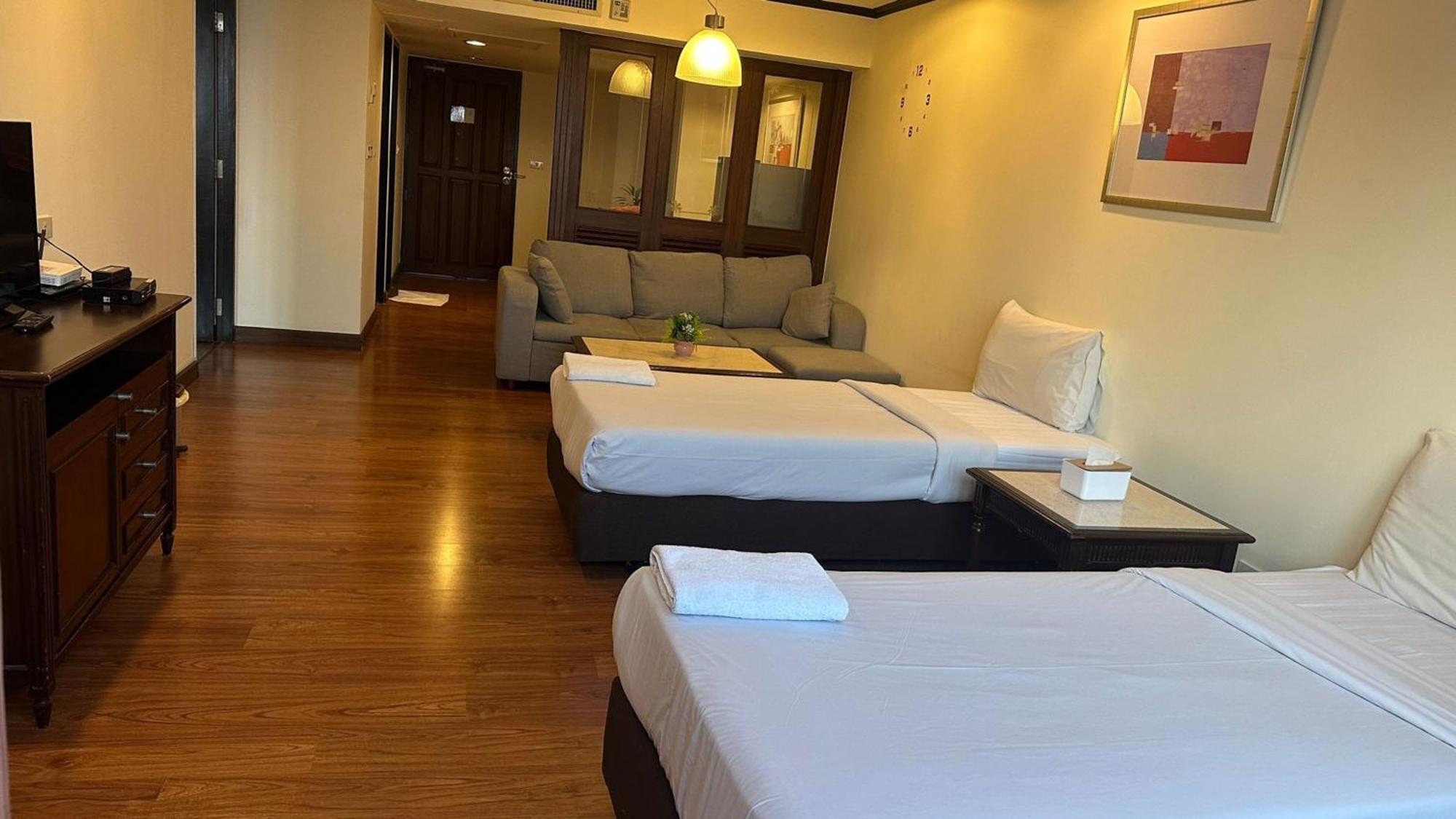Affordable Serviced Apartments In Nana Omni Tower - Prime Sukhumvit Location กรุงเทพมหานคร ภายนอก รูปภาพ