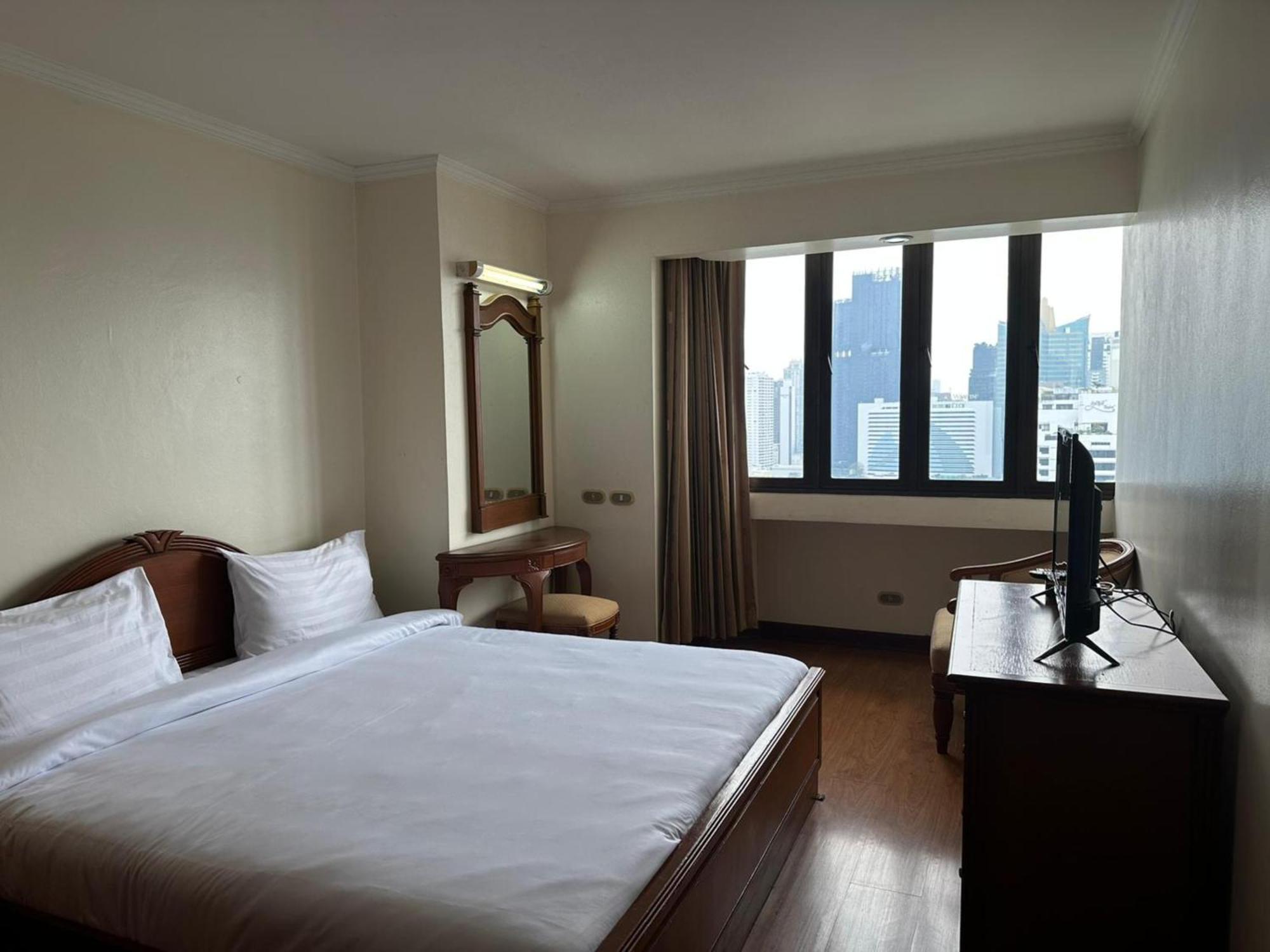 Affordable Serviced Apartments In Nana Omni Tower - Prime Sukhumvit Location กรุงเทพมหานคร ภายนอก รูปภาพ