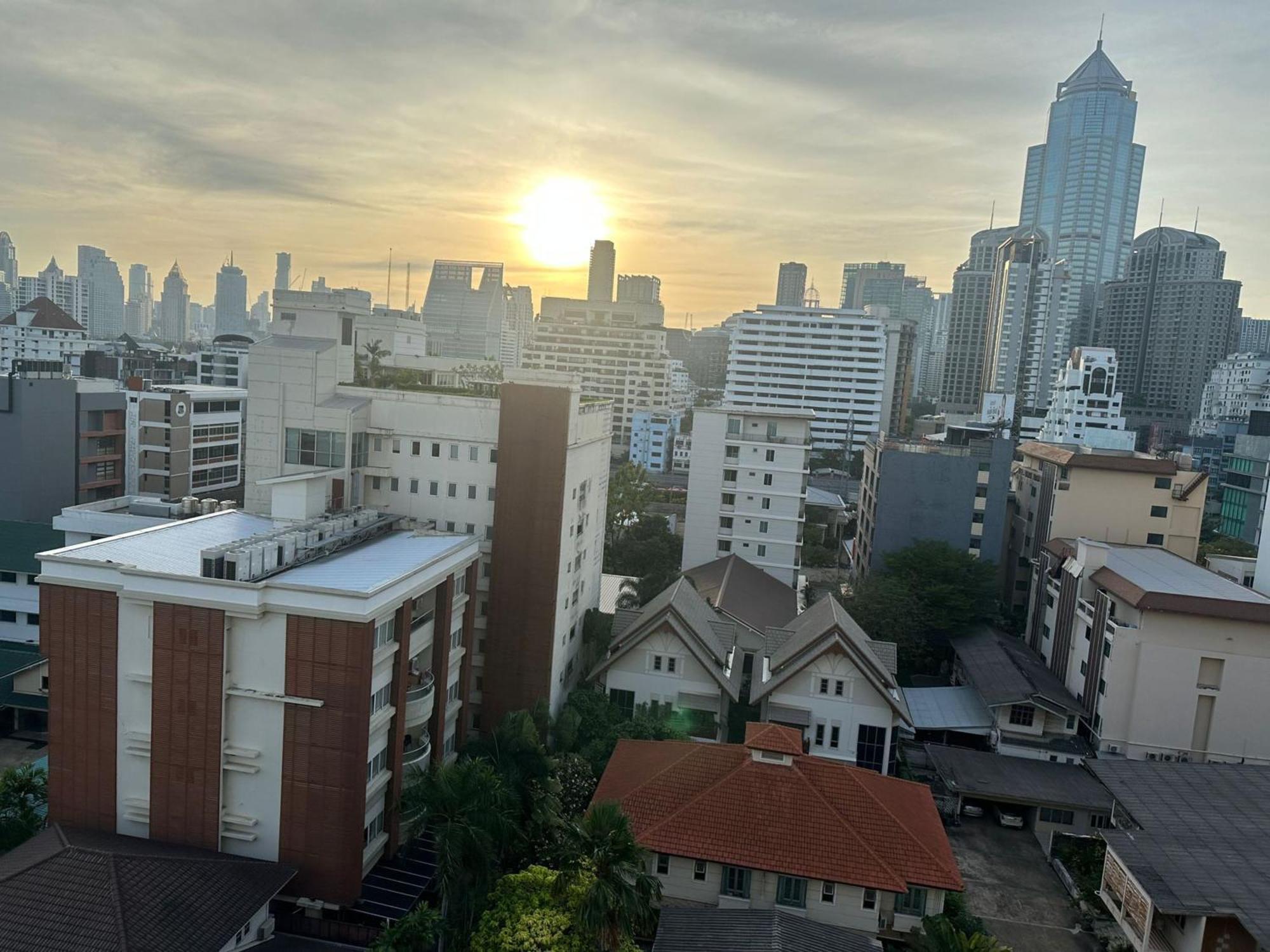 Affordable Serviced Apartments In Nana Omni Tower - Prime Sukhumvit Location กรุงเทพมหานคร ภายนอก รูปภาพ