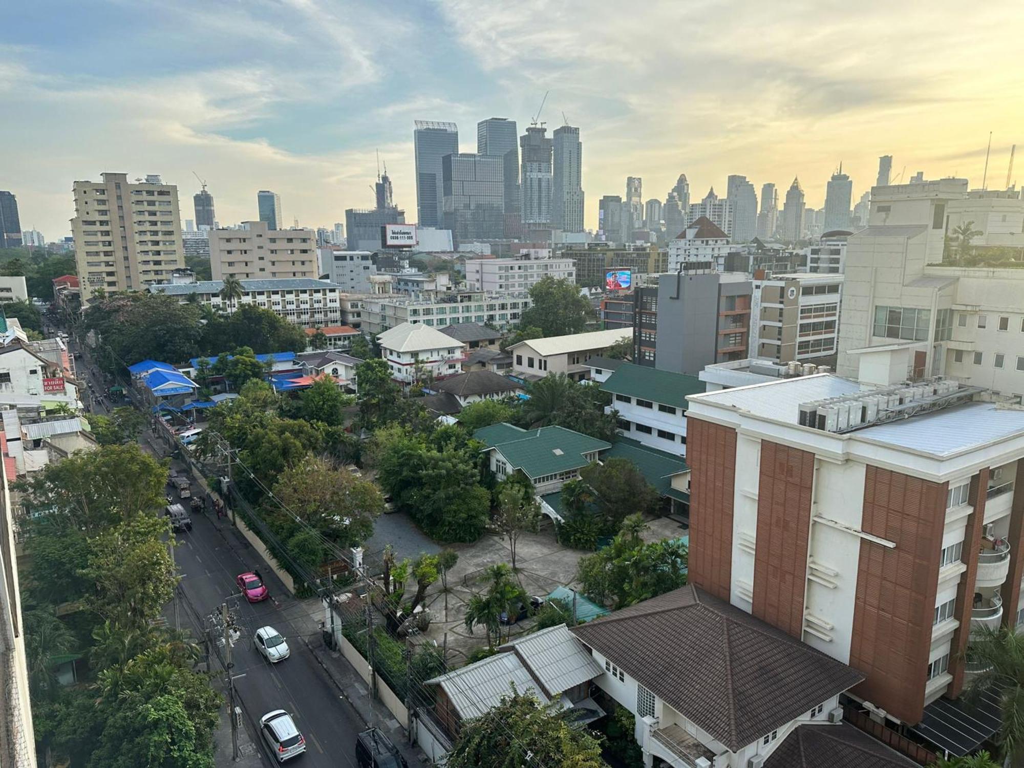Affordable Serviced Apartments In Nana Omni Tower - Prime Sukhumvit Location กรุงเทพมหานคร ภายนอก รูปภาพ