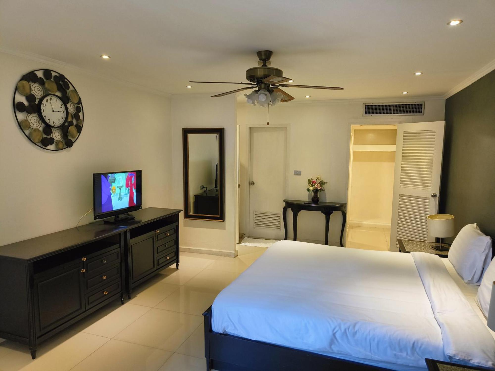 Affordable Serviced Apartments In Nana Omni Tower - Prime Sukhumvit Location กรุงเทพมหานคร ภายนอก รูปภาพ