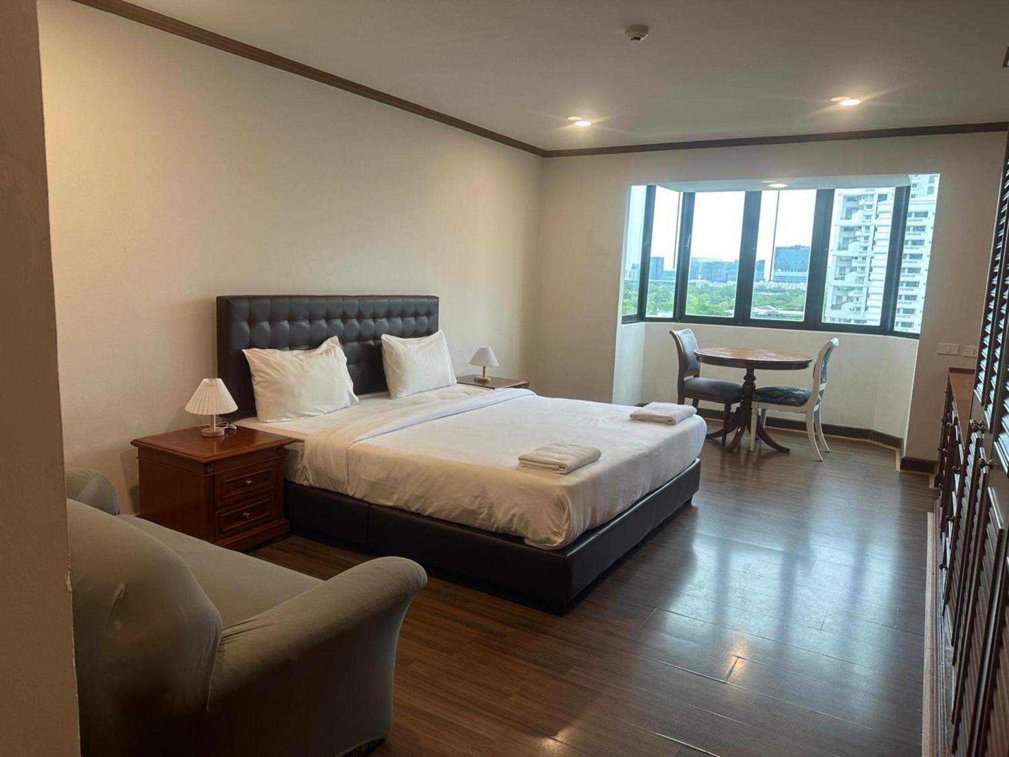 Affordable Serviced Apartments In Nana Omni Tower - Prime Sukhumvit Location กรุงเทพมหานคร ภายนอก รูปภาพ