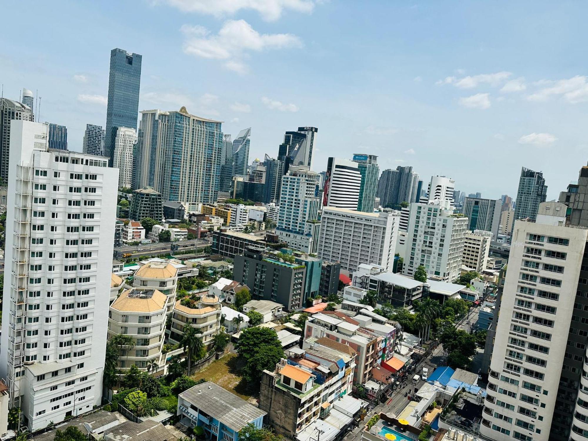 Affordable Serviced Apartments In Nana Omni Tower - Prime Sukhumvit Location กรุงเทพมหานคร ภายนอก รูปภาพ