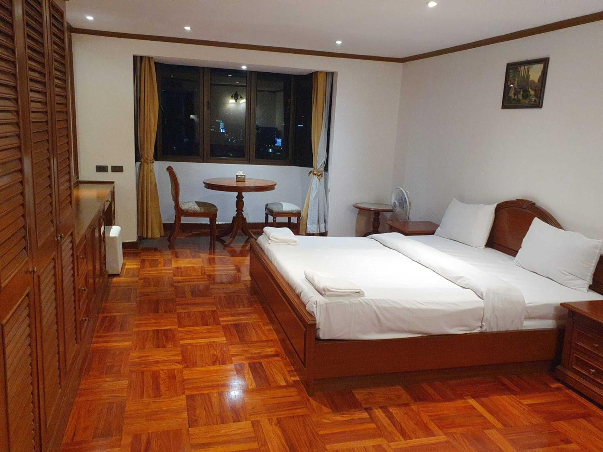 Affordable Serviced Apartments In Nana Omni Tower - Prime Sukhumvit Location กรุงเทพมหานคร ภายนอก รูปภาพ